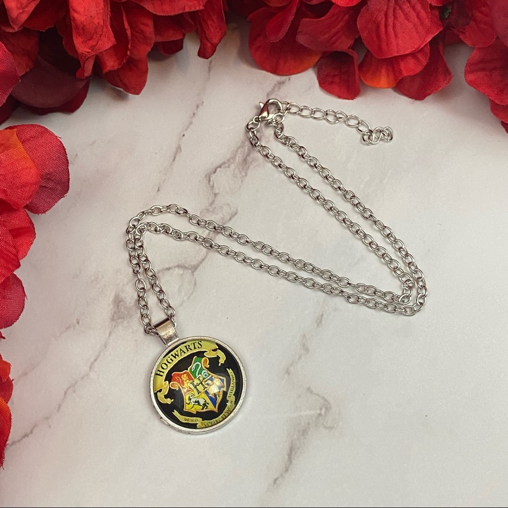 Harry Potter Hogwarts House Crest Pendant - Picture 3 of 11